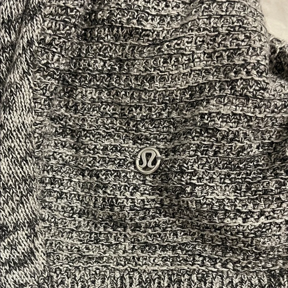 Lululemon Athletica Charcoal BREEZE EASY WRAP Knit wrap